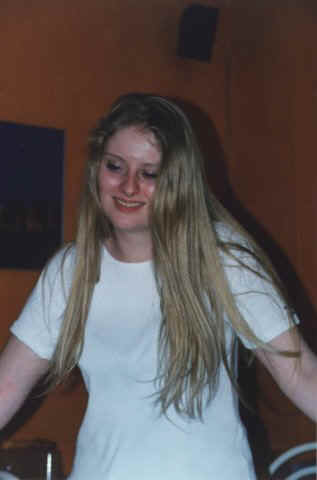 fest9g.jpg (19054 bytes)